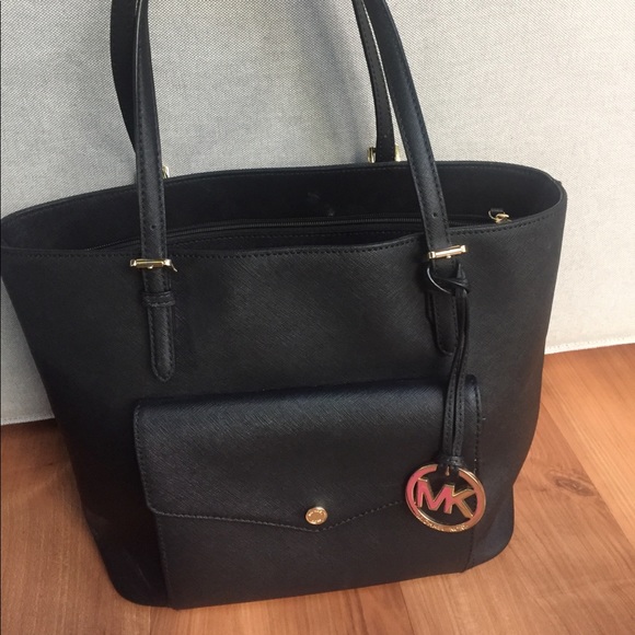 Michael Kors Handbags - Michael Kors Jet Set Tote